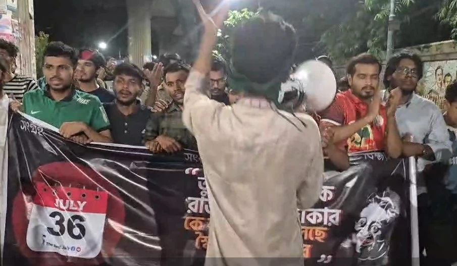 জুলাই স্মরণে ‘তুমি কে আমি কে রাজাকার রাজাকার’ স্লোগানে ফের প্রকম্পিত ঢাবি (ভিডিও)